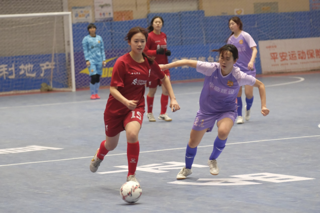 球锦标赛开赛 铿锵玫瑰绽放塞上千亿国际平台全国女子五人制足(图2)